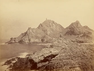 [Faro, islas Farallón] / [En las Farallones]