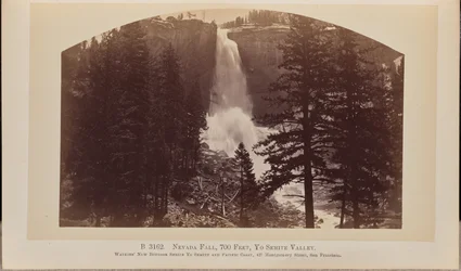 Cascada Nevada, 700 pies, valle de Yosemite