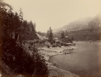 [The Middle Block House, Columbia River]