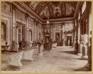 Roma - Villa Borghese - Sala del Museo en la planta baja