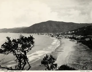 Tramo de la playa en Alassio, c.1890