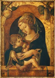 La Madonna y el Niño en un Parapeto de Mármol