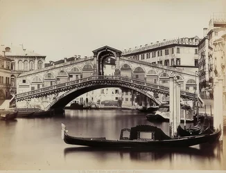 Vista del Gran Canal con el Puente de Rialto en Venecia. Ca. 1865-1875