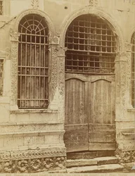 Palacio Guizetti - puerta y ventana