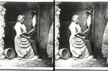 Vieja Mujer Hilando, Capri, c.1865 (foto en b/n)