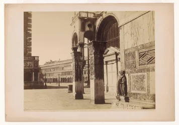 Plaza de San Marcos vista desde la Porta della Carta. Venecia.