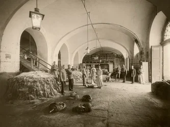 Interior del depósito militar de cuero, durante la Gran Guerra