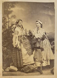 [Retrato de dos gitanas rumanas]