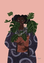 Mujer con una planta de monstera