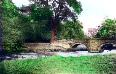Puente en la mansión Haddon Hall, Derbyshire, 1926