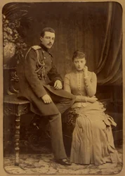 Michel Mikhailovitch de Russie et Anastasia Mikhailovna de Russie - Gran Duque Michael Mikhailovich de Rusia y Gran Duquesa Anastasia Mikhailovna de Rusia, por Bergamasco, Charles (Karl) (1830-1896). Foto en albúmina, c. 1880. Película y fotografía estatal