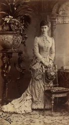 Elisabeth Fiodorovna de Russie (nee Elisabeth de Hesse Darmstadt) - Retrato de la Gran Duquesa Elizaveta Fyodorovna (1864-1918), Princesa Isabel de Hesse y del Rin, por Bergamasco, Charles (Karl) (1830-1896). Foto en albúmina, hacia 1884. Película estatal 