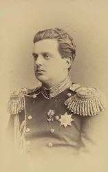 Vladimir Alexandrovitch de Russie - Retrato del Gran Duque Vladimir Alexandrovich de Rusia (1847-1909), por Bergamasco, Charles (Karl) (1830-1896). Fotografía en albúmina, hacia 1865. Archivo Estatal de Cine y Fotografía de Rusia, Krasnogorsk