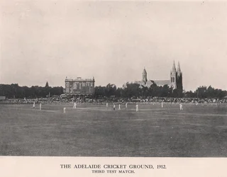 El campo de cricket de Adelaide, tercer partido de prueba entre Australia e Inglaterra, 1912