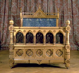Cama con incrustaciones de estilo gótico con cabecera acolchada, hecha por Marsh & Jones, c.1866 (madera)