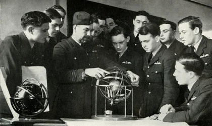 Personal de la RAF aprendiendo navegación durante la Segunda Guerra Mundial, 1941