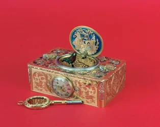 Caja con pájaro cantor (esmalte y plata dorada)