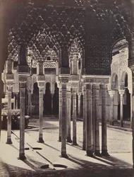 [El Patio de los Leones en la Alhambra, visto desde debajo del pórtico del templo], 1862