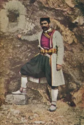Un montenegrino con traje de fiesta, hacia 1913
