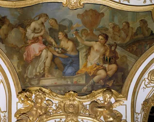 Historia de Psique: Las ninfas ofreciendo flores a Psique en el umbral del palacio del Amor