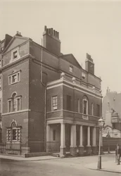 Casa de la Esquina, Calle South Audley, Oeste