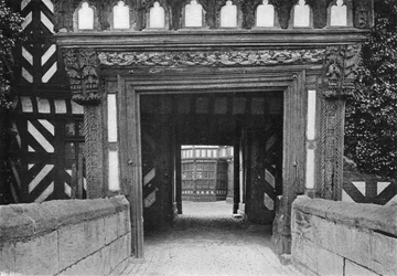 La Entrada desde el Puente