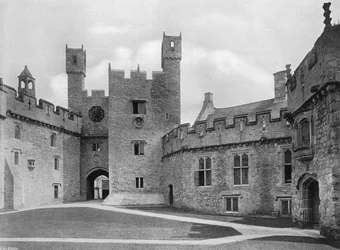 La Puerta Interior desde el Patio