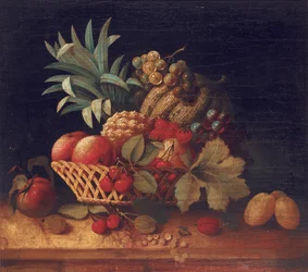 Uvas, ciruelas, cerezas, duraznos, una manzana, una piña y un melón, en una cesta de mimbre