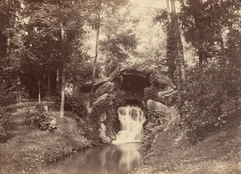 Gruta, Mare aux Biches, Bois de Boulogne