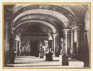 Sala de las Cariátides, en el Museo del Louvre