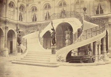 [Escalera, interior del Hôtel de Ville]