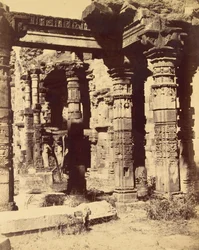 Exterior del templo hindú en Kootub