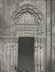 Catedral de Chartres: Puerta derecha del Portal Real con Nuestra Señora de Chartres