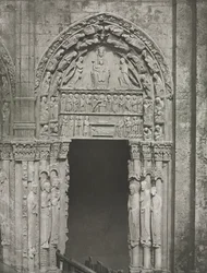 Catedral de Chartres: Puerta derecha del portal real con Nuestra Señora de Chartres, 1857