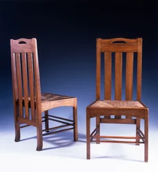Silla de comedor de roble diseñada por Charles Rennie Mackintosh para los salones de té de Argyle Street, c.1898-99