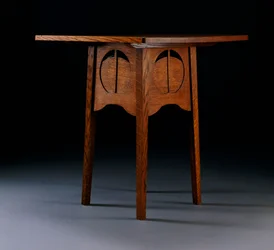Mesa de cartas diseñada para los Salones de Té de Argyle Street, Glasgow, 1888-89