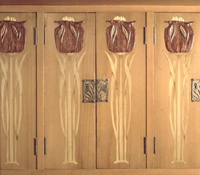 Detalle de incrustación tallada en gabinete, hecho por el Gremio de Artesanía, c.1898-99