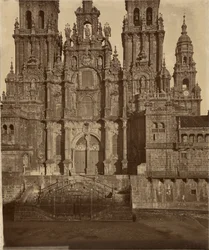 La fachada occidental de la catedral de Santiago de Compostela, España