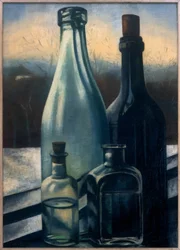 Botellas ante un paisaje invernal