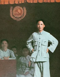 Mao Zedong dirigiéndose a una conferencia comunista internacional en la provincia de Jiangxi