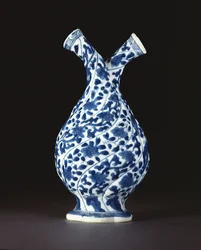 Botella doble azul y blanca en forma de vidrio europeo, período Kangxi (1662-1722)