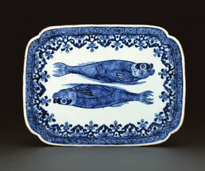 Plato de porcelana de exportación azul y blanco pintado con peces