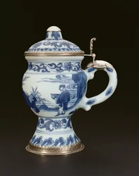 Mostacero azul y blanco con tapa pintado con un erudito y asistente, Chongzheng, 1635-40