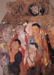 Budismo: ""Grupo de monjes y Bodhisattvas"" (o bodhisatta) (Bodhisattvas y monjes) Fragmento de fresco del siglo VIII procedente del monasterio chino de Shiksha. Dim. 144x101 cm Museo del Hermitage, San Petersburgo