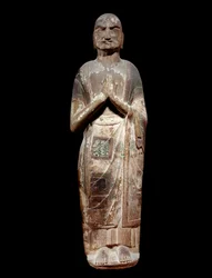 Arte chino: estatua que representa a un kasyapa, monje discípulo de Buda. Dinastía Sui (581-618 d.C.). París, Museo Guimet, Museo de Artes Asiáticas.