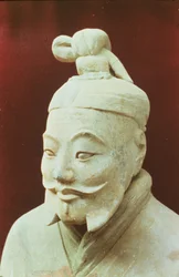 Cabeza de un guerrero, Ejército de Terracota, Dinastía Qin, 210 a.C. (detalle)