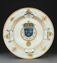 Gran plato armorial con las armas del Rey de Francia, c.1730 (porcelana)