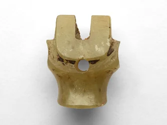 Colgante en forma de cabeza bovina, re-trabajado, c.1100-1000 a.C.