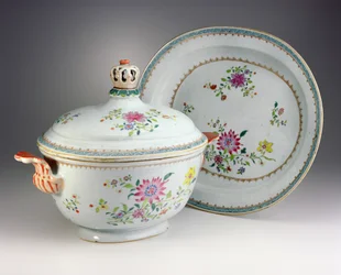 Sopera, tapa y soporte, período Qianlong, 1736-95