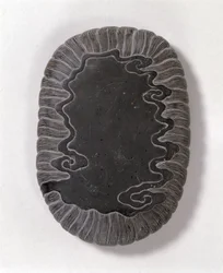 Piedra de tinta tallada con patrones de olas, probablemente dinastía Ming